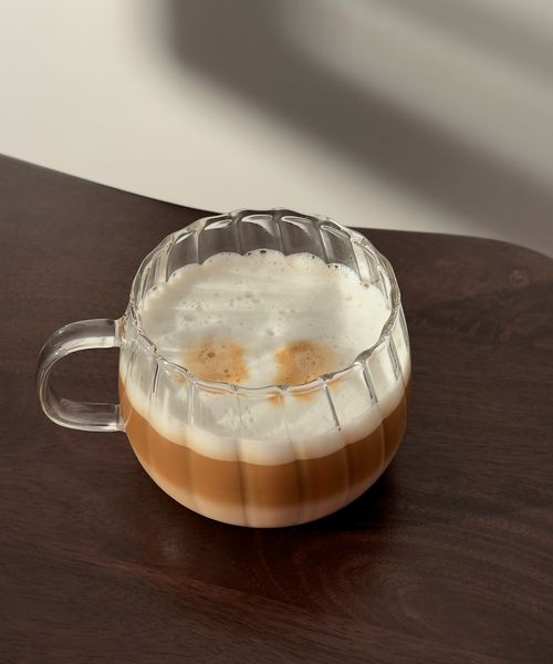 Glastasse im Streifen-Design aus der Serie Norway – Materialdetail