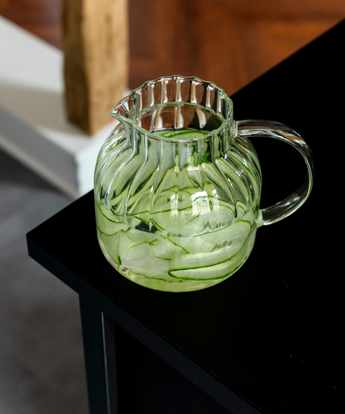 Teekaraffe und Glastassen-Set im Streifen-Design aus der Serie Norway – Produktansicht im Überblick