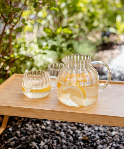 Teekaraffe und Glastassen-Set im Streifen-Design aus der Serie Norway – Detailansicht