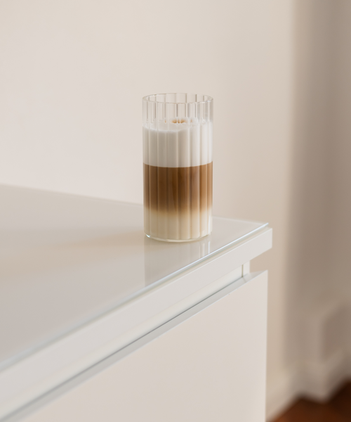 Großes Trinkglas im Streifen-Design aus der Serie Norway – Nahaufnahme des Materials