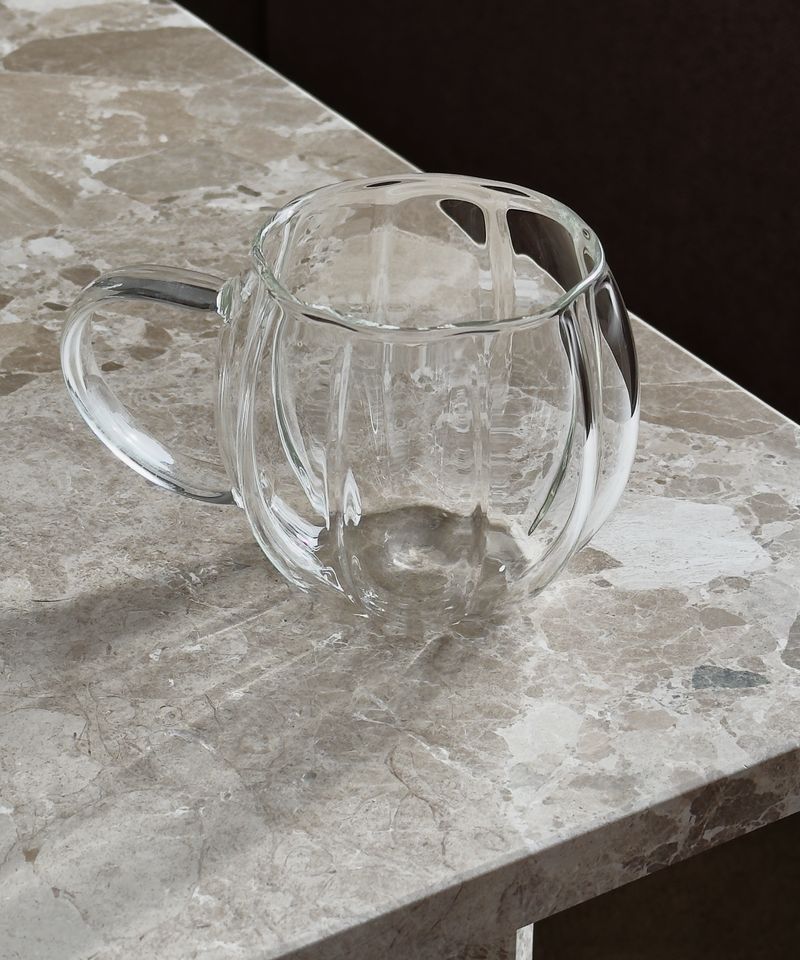 Glastasse im Streifen-Design aus der Serie Oslo – Seitenansicht