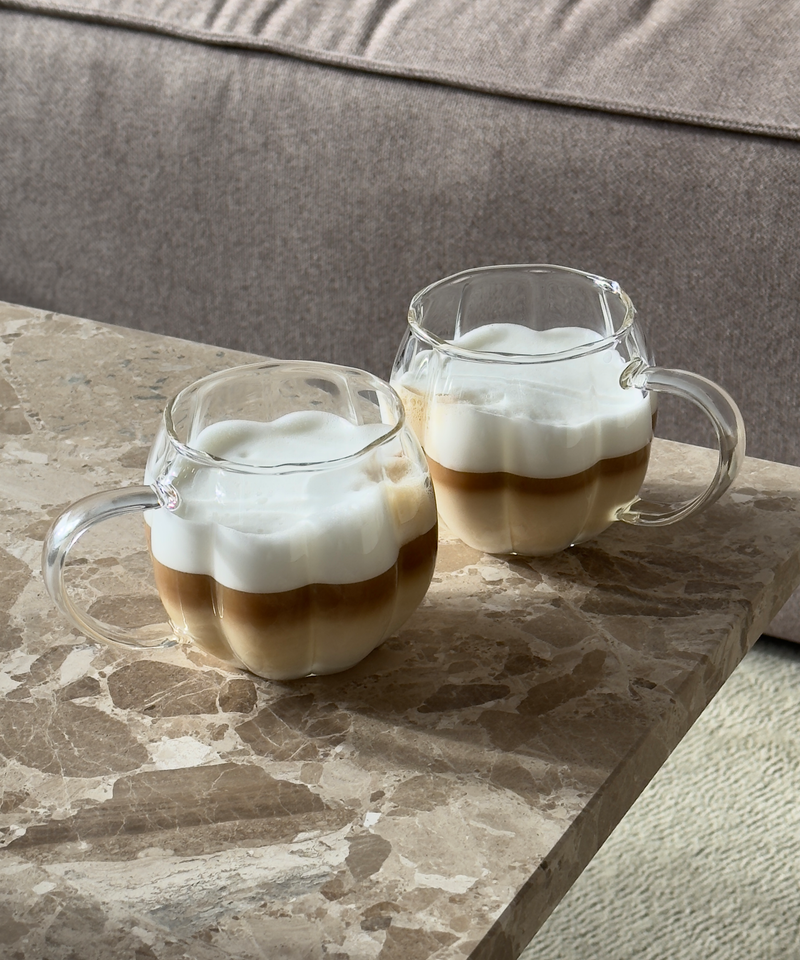 Glastasse im Streifen-Design aus der Serie Oslo – Detailansicht