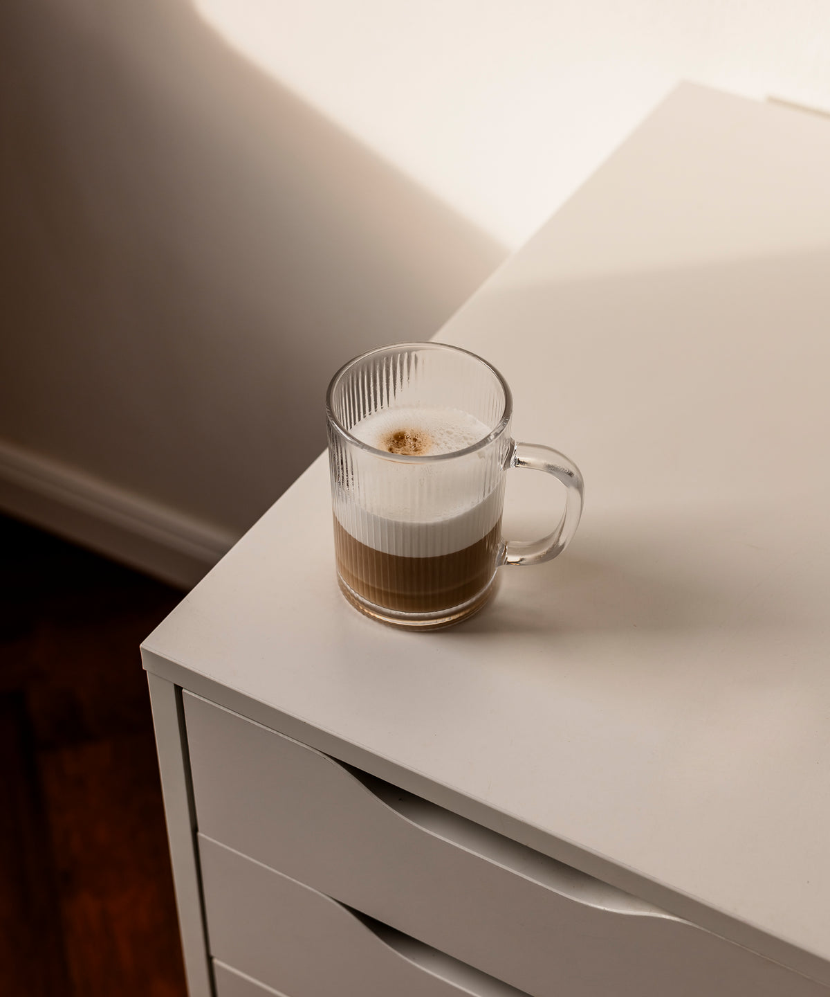Geriffelte Glastasse 300 ml aus der Serie Paris – Seitenansicht