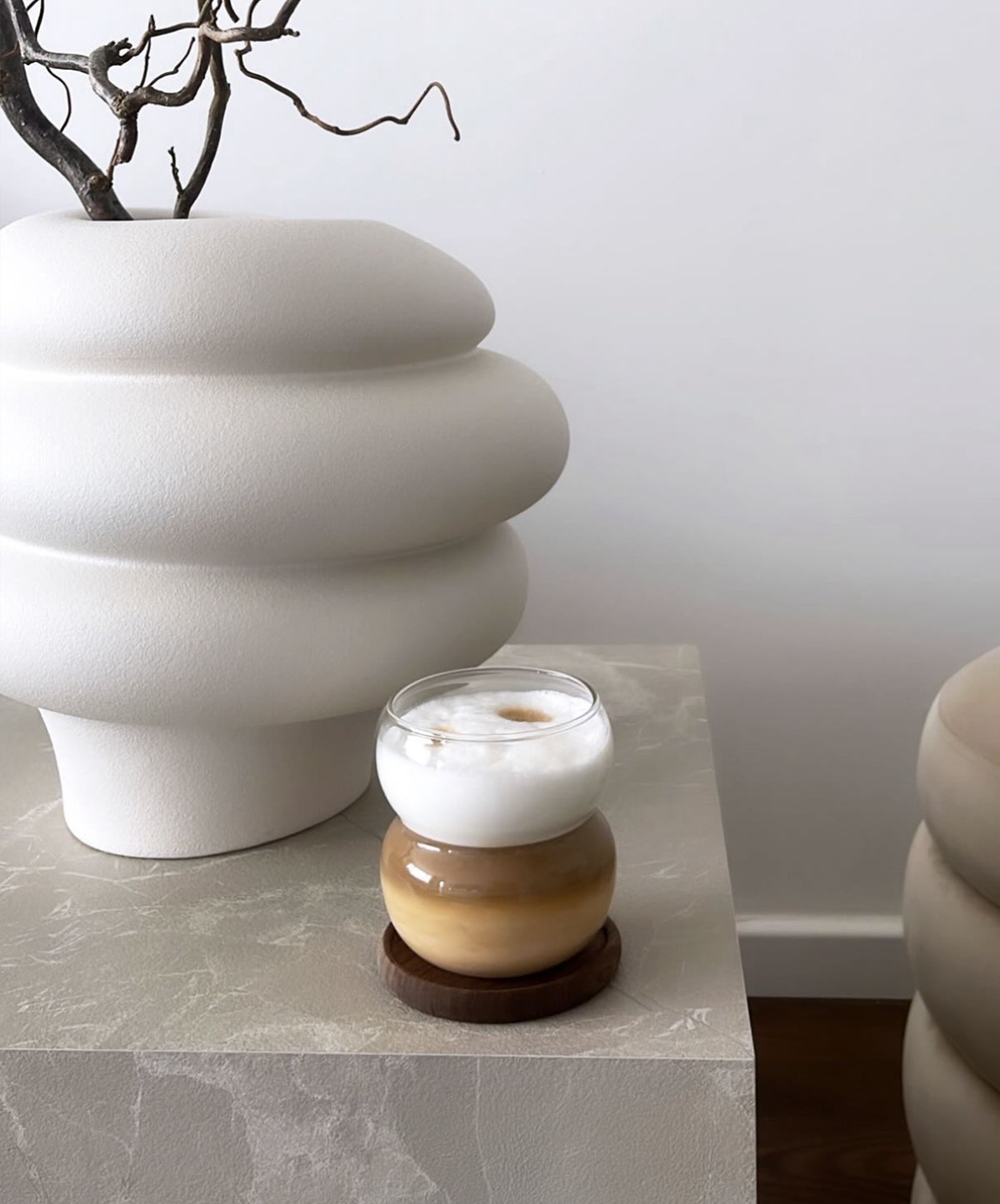 Kleines Glas mit zwei Bubbles aus der Serie Rio – Produktansicht im Wohnambiente