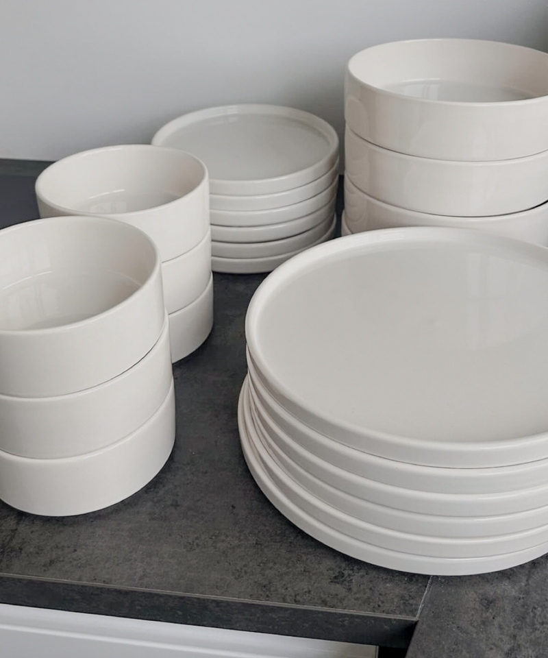 2er Set kleine Bowls in Cremeweiß, glänzend, Serie Nia – Nahaufnahme der Oberfläche