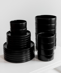 24-piece tableware set in black | Nia