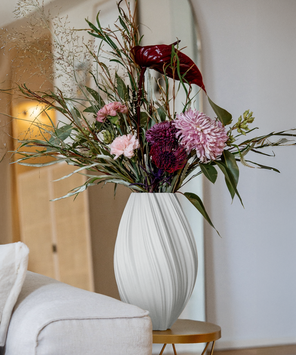 Green Silence Set – 9-Stem Bouquet + Elongated Ceramic Vase