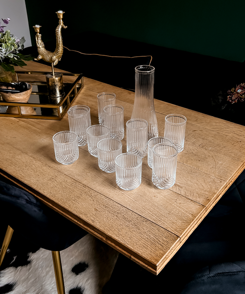 Karaffe im Bogen-Design aus der Design-Serie Rom – Nahaufnahme der Oberfläche