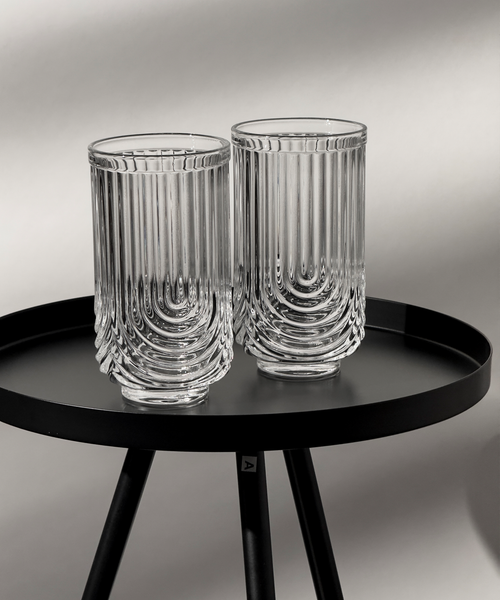 Großes Trinkglas im Bogen-Design aus der Serie Rom – Nahaufnahme der Oberfläche