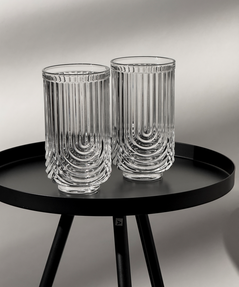 Großes Trinkglas im Bogen-Design aus der Serie Rom – Nahaufnahme der Oberfläche