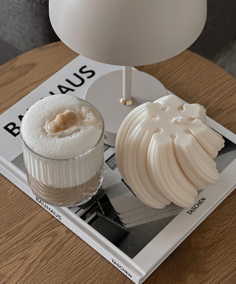 Kleines Trinkglas im Bogen-Design aus der Serie Rom – im Wohnambiente