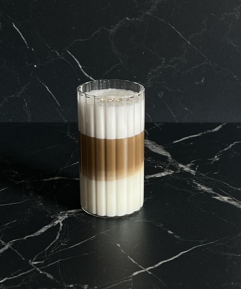 Großes Trinkglas im Streifen-Design aus der Serie Norway – Produktansicht