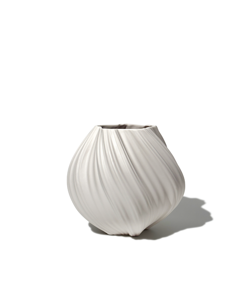 Kleine Keramik Vase in Cremeweiß – aus der Serie Flora von 7 O'CLOCK