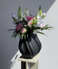 Ceramic vase in black | Flora