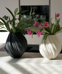 Ceramic vase in black | Flora