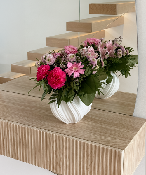 Kleine Keramik Vase in Cremeweiß aus der Serie Flora – Detailansicht