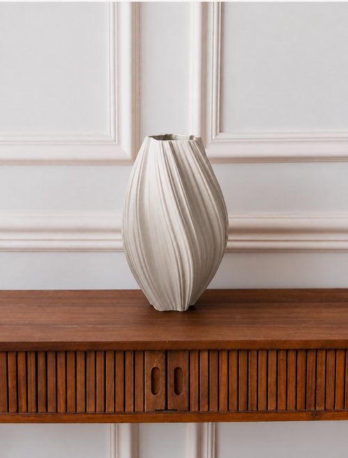 Oblong ceramic vase in white | Flora