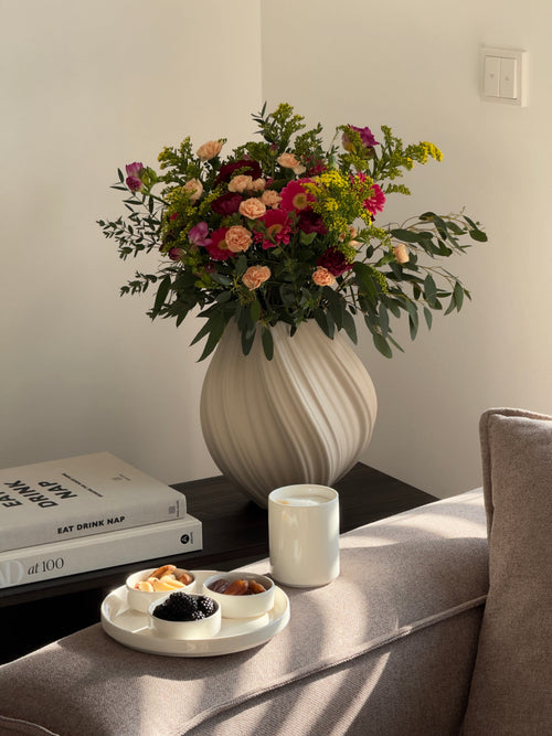 Set aus großer und kleiner Keramik Vase in Beige aus der Serie Flora – Produktansicht