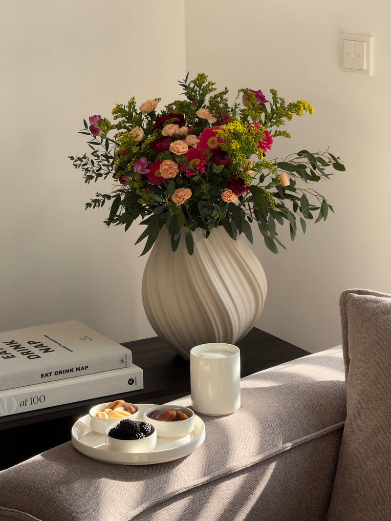 Set aus großer und kleiner Keramik Vase in Beige aus der Serie Flora – Produktansicht