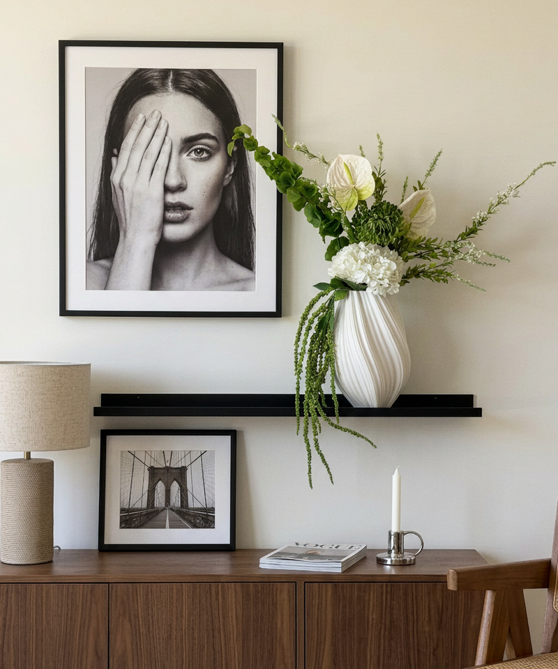 Kunstblumen-Bouquet Fresh Escape 8er in Weiß und Grün aus der Serie Bloom – Nahaufnahme der Oberfläche
