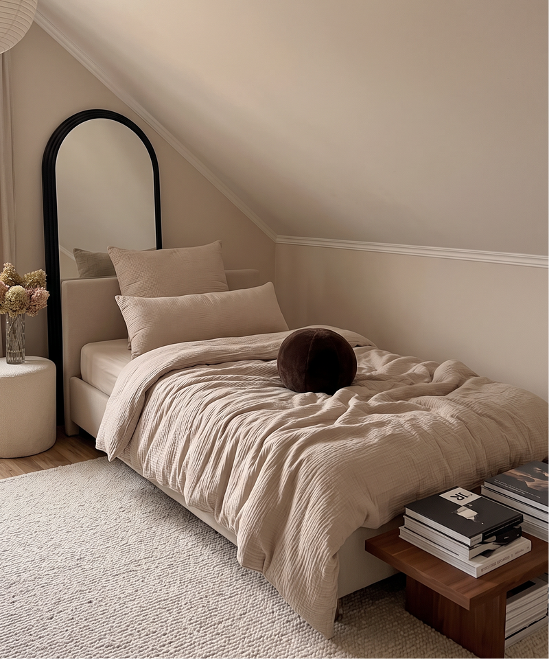 Musselin Kissenbezug 40×80cm in Beige aus der Serie Haven – Nahaufnahme der Oberfläche