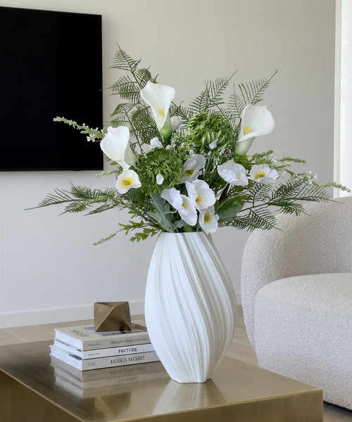 Kunstblumen-Bouquet Pure Fern 13er in Weiß und Grün aus der Serie Bloom – Nahaufnahme der Oberfläche