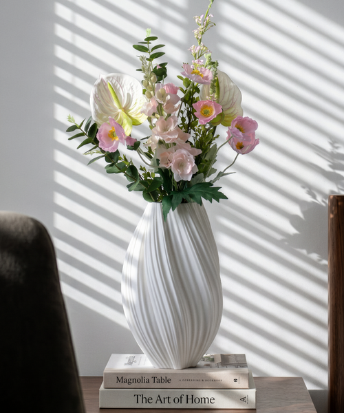 Kunstblumen-Bouquet Rose Whisper 7er in Rosa, Weiß und Grün aus der Serie Bloom – Nahaufnahme der Oberfläche
